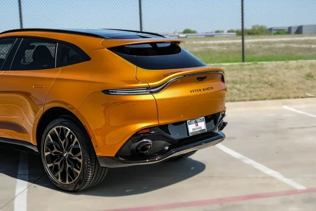 2021 Aston Martin DBX - Image 12 of 17