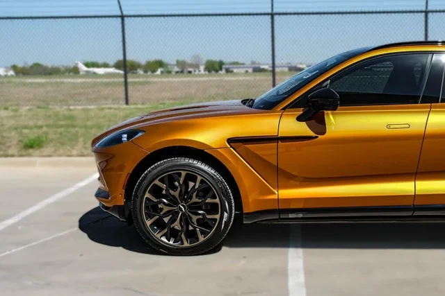 2021 Aston Martin DBX - Image 14 of 17