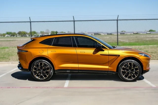 2021 Aston Martin DBX - Image 7 of 17