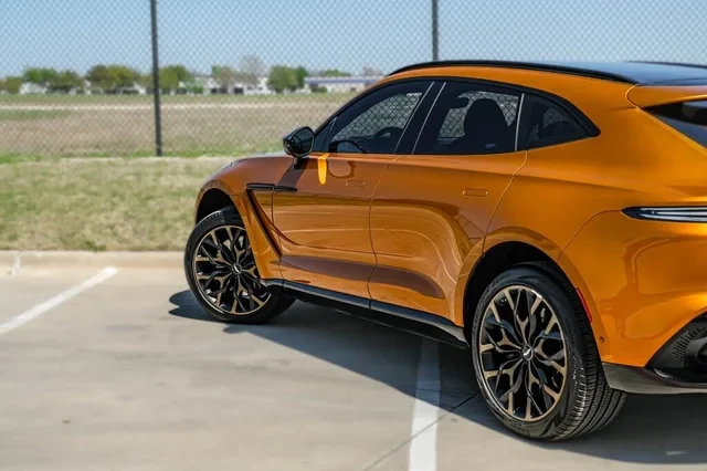 2021 Aston Martin DBX - Image 11 of 17