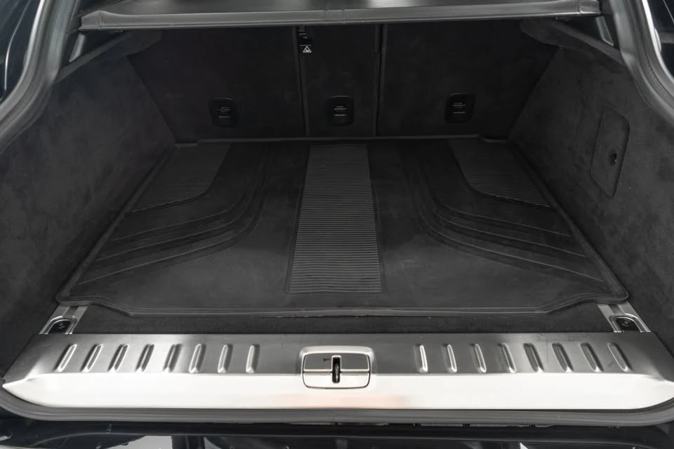 2021 Aston Martin DBX - Image 16 of 17