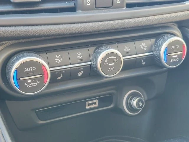 2021 Alfa Romeo Giulia - Image 15 of 19