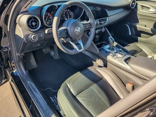 2021 Alfa Romeo Giulia - Image 9 of 19