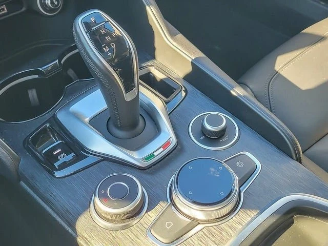 2021 Alfa Romeo Giulia - Image 16 of 19