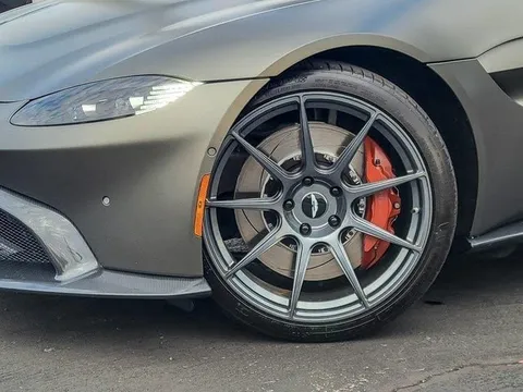 2021 Aston Martin V8 Vantage (2019+) - Image 2 of 17