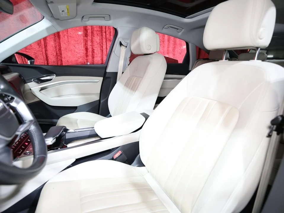 2021 Audi e-tron - Image 10 of 18