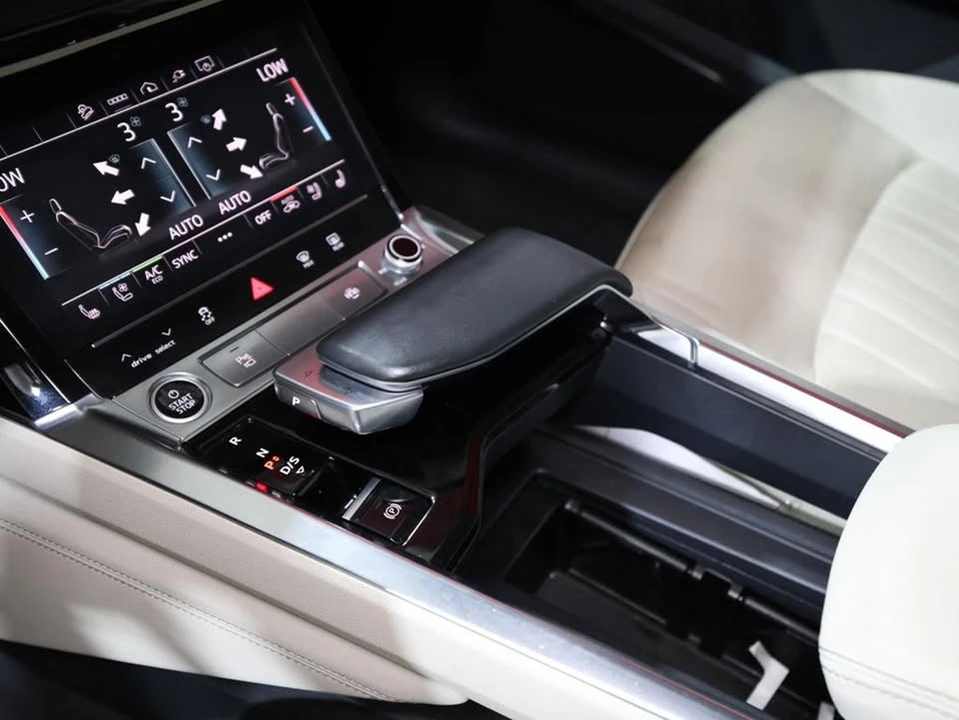 2021 Audi e-tron - Image 18 of 18