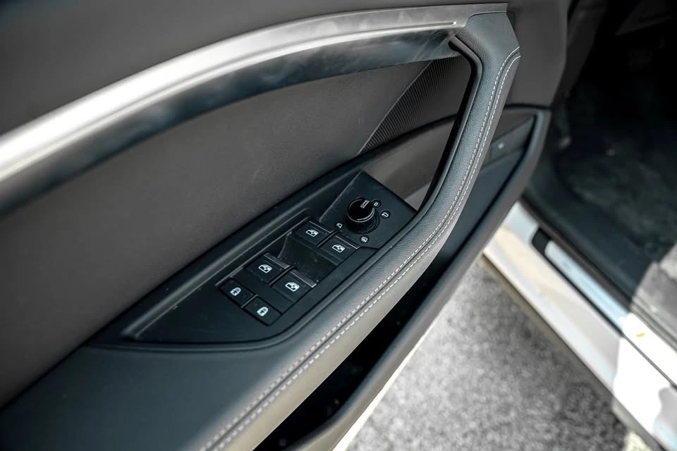2021 Audi e-tron - Image 5 of 15