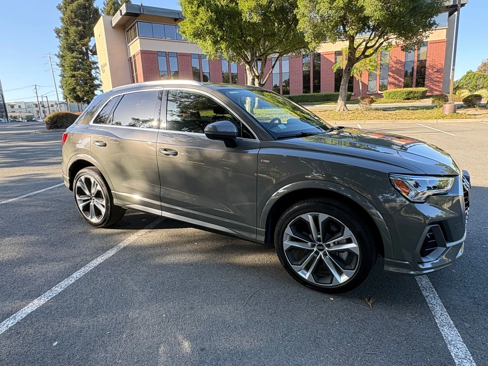 2021 Audi F3 Q3 - Image 2 of 9