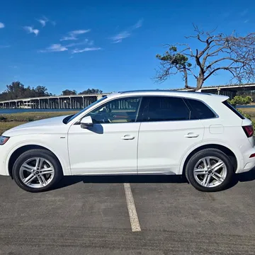 2021 Audi Q5 Prestige Hybrid