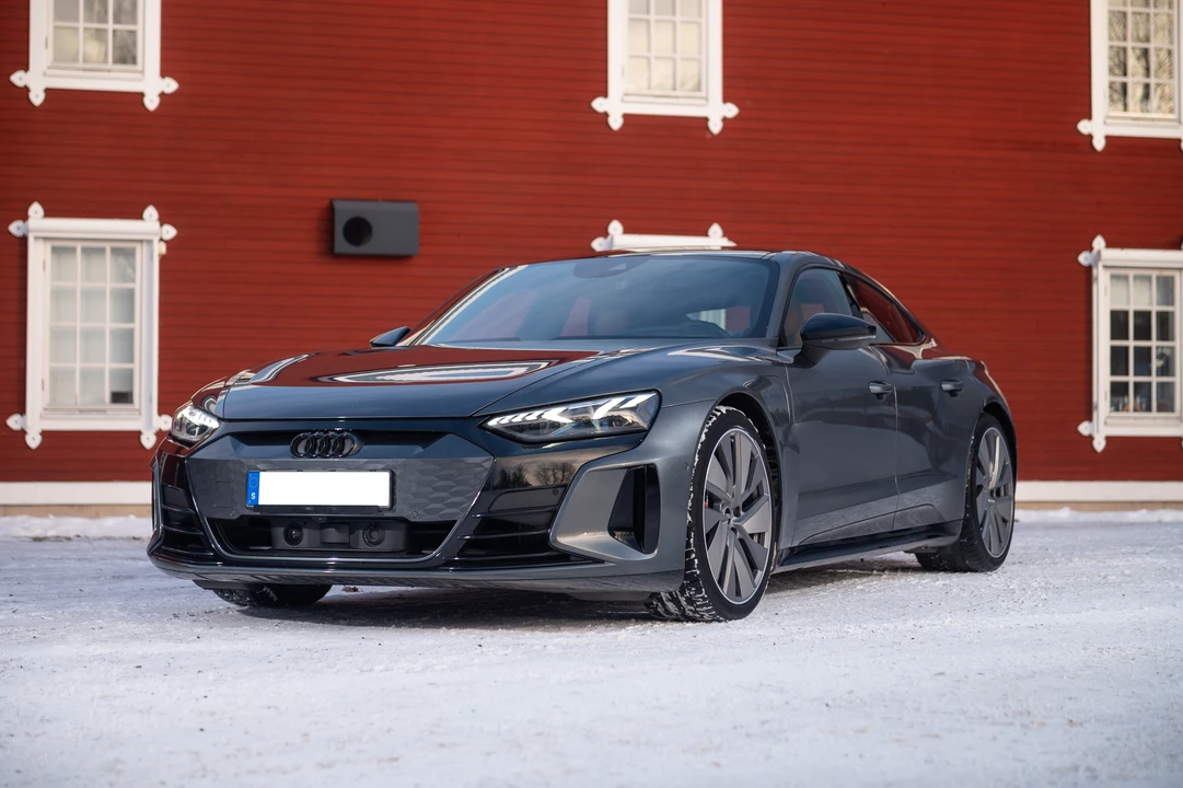 2021 Audi e-tron GT - Image 9 of 31