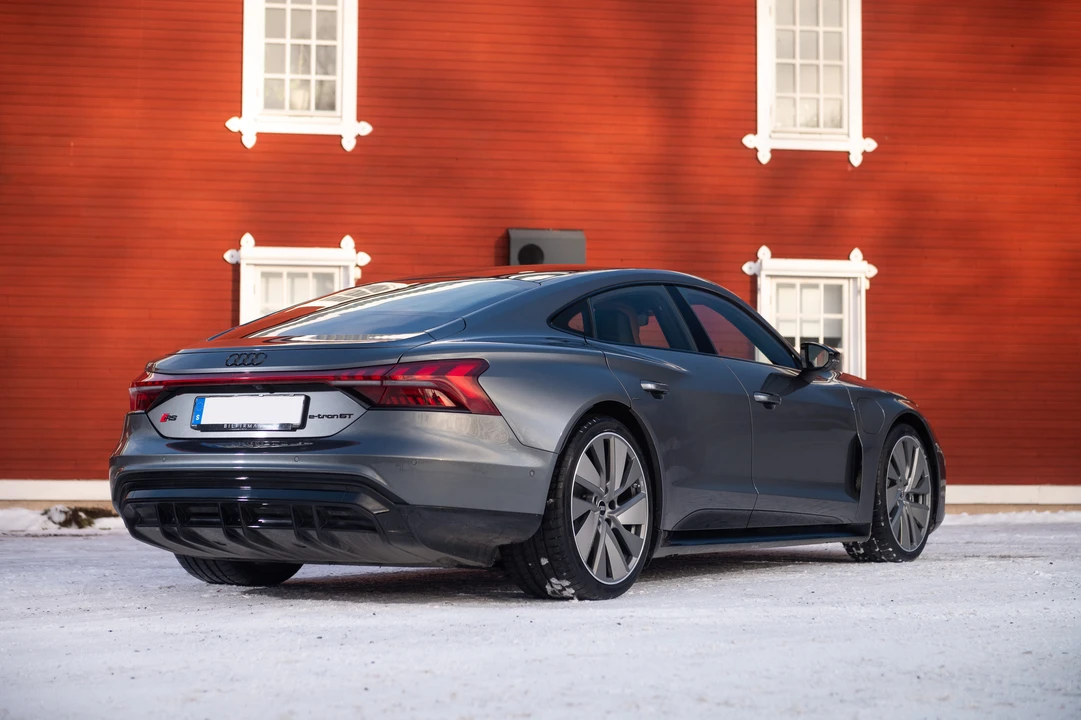 2021 Audi e-tron GT - Image 7 of 31