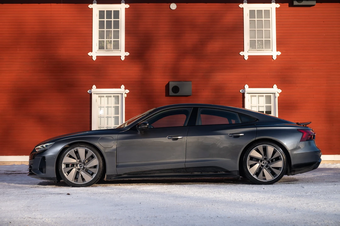 2021 Audi e-tron GT - Image 5 of 31