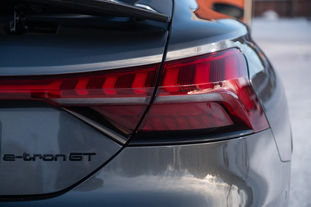 2021 Audi e-tron GT - Image 14 of 31