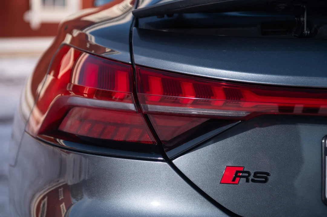 2021 Audi e-tron GT - Image 15 of 31