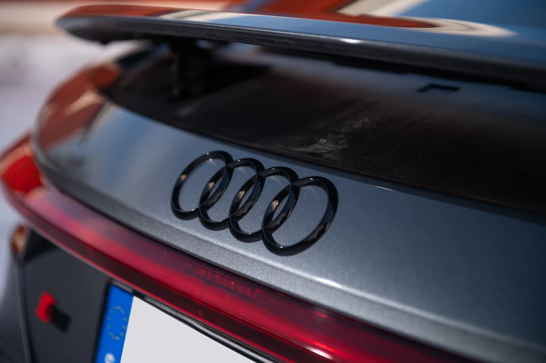 2021 Audi e-tron GT - Image 17 of 31