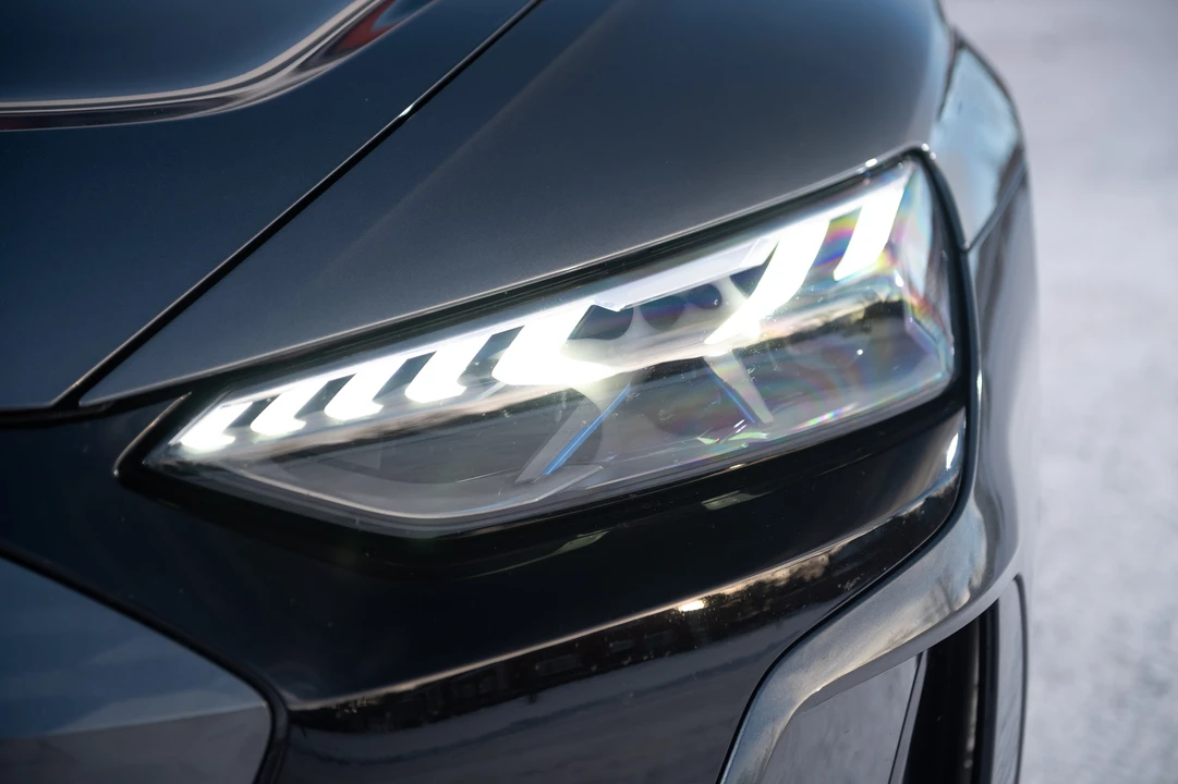 2021 Audi e-tron GT - Image 10 of 31