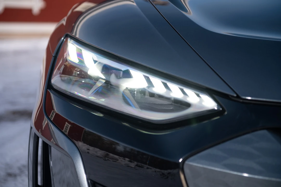 2021 Audi e-tron GT - Image 11 of 31