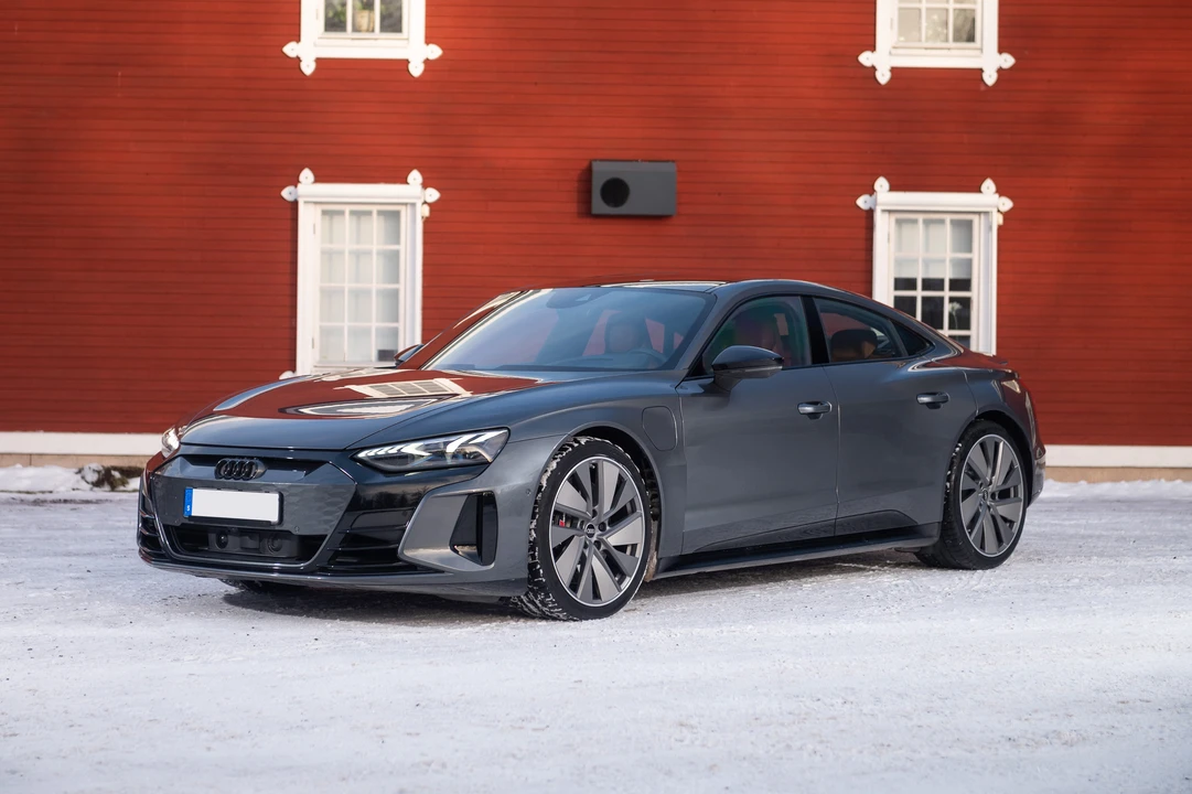 2021 Audi e-tron GT - Image 2 of 31
