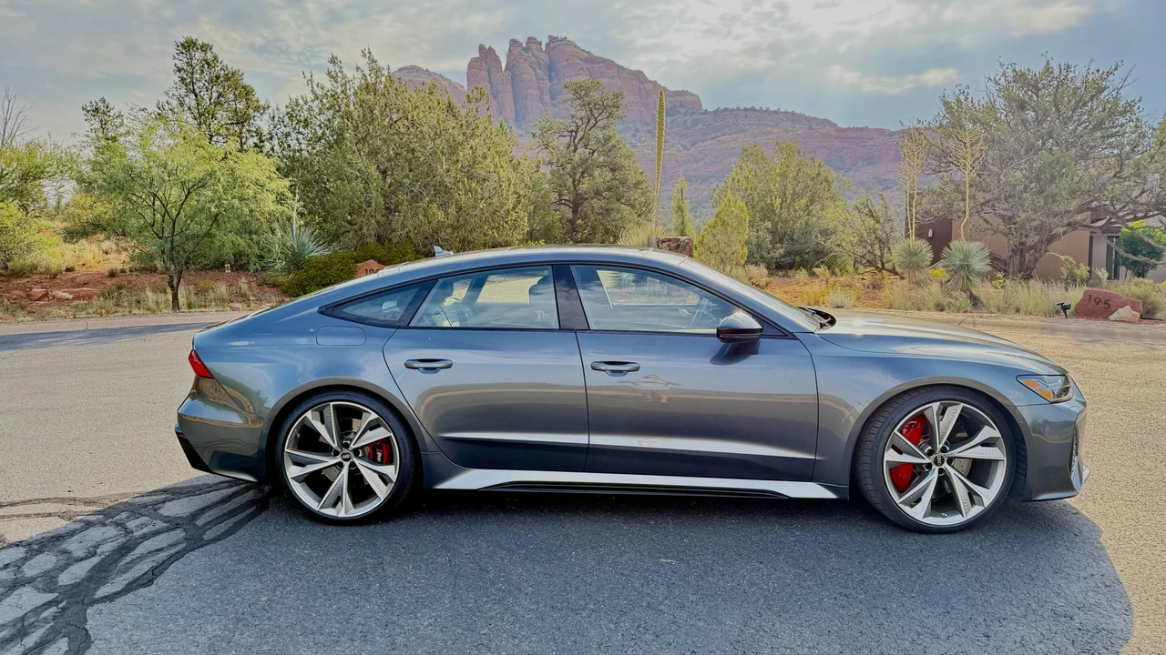 2021 Audi C8 RS7 - Image 2 of 31