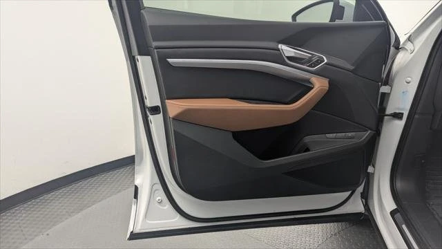 2021 Audi e-tron - Image 11 of 20