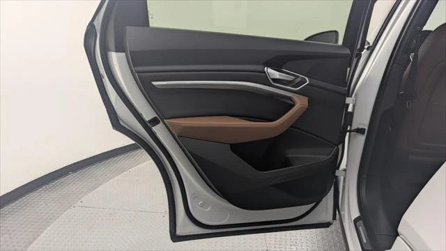 2021 Audi e-tron - Image 13 of 20