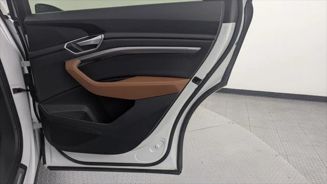 2021 Audi e-tron - Image 18 of 20