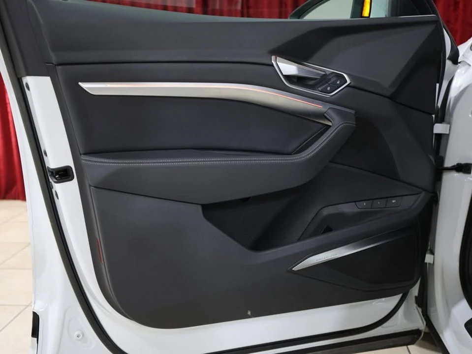 2021 Audi e-tron - Image 9 of 18