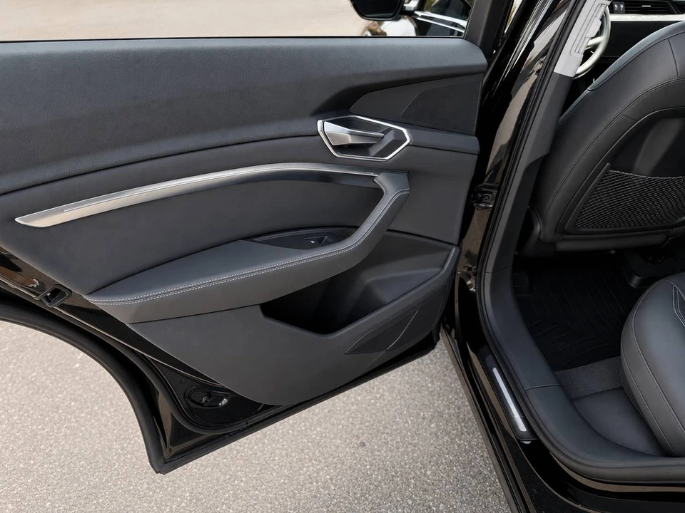 2021 Audi e-tron - Image 11 of 17