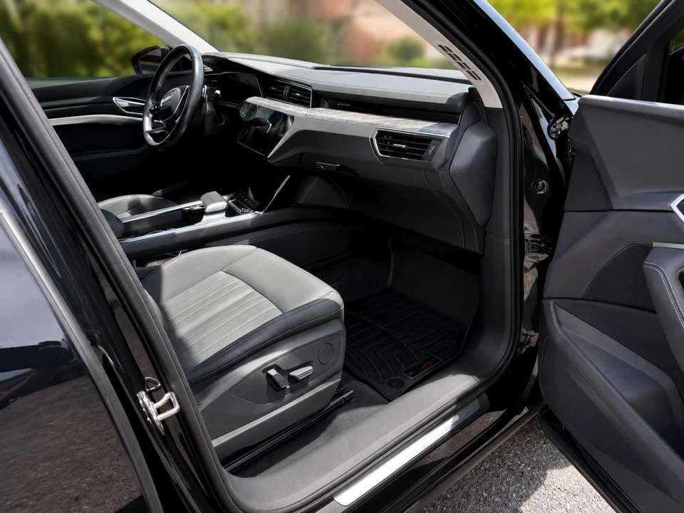 2021 Audi e-tron - Image 7 of 17
