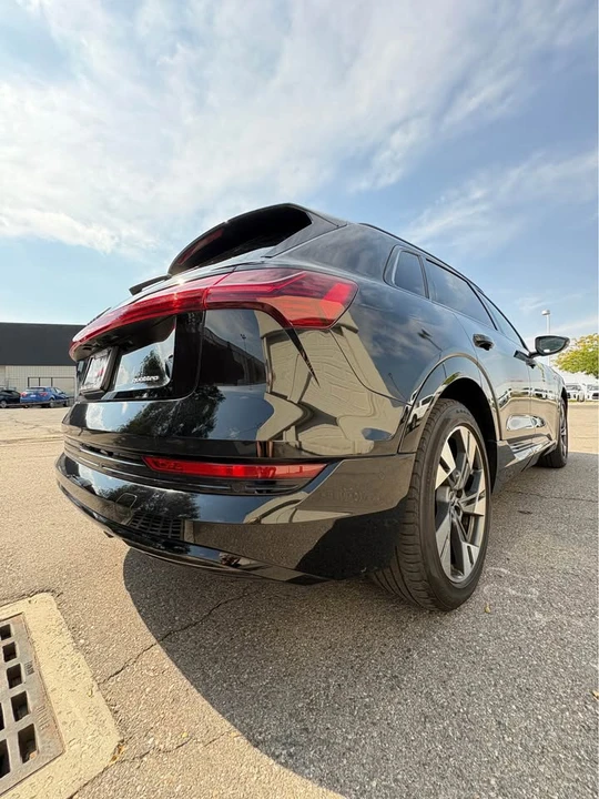 2021 Audi e-tron - Image 2 of 20