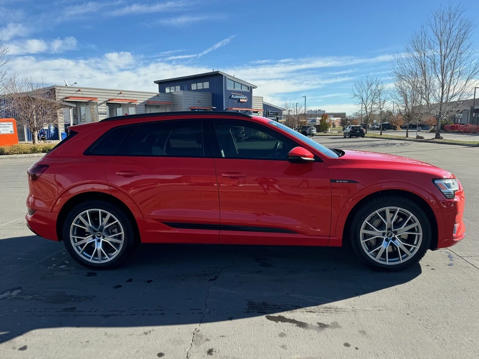 2021 Audi e-tron - Image 10 of 31