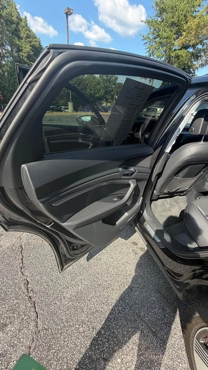 2021 Audi e-tron - Image 10 of 15