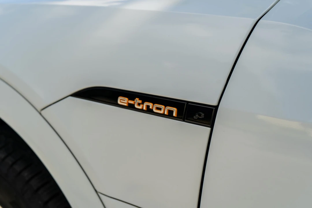 2021 Audi e-tron - Image 16 of 31