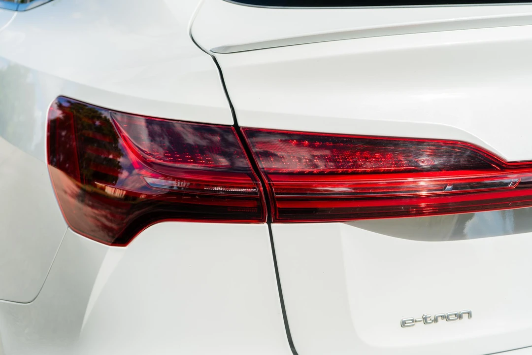 2021 Audi e-tron - Image 19 of 31