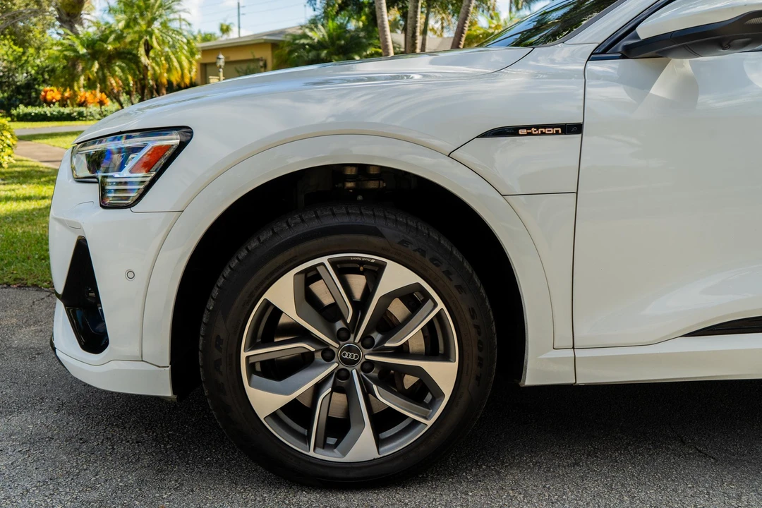 2021 Audi e-tron - Image 15 of 31
