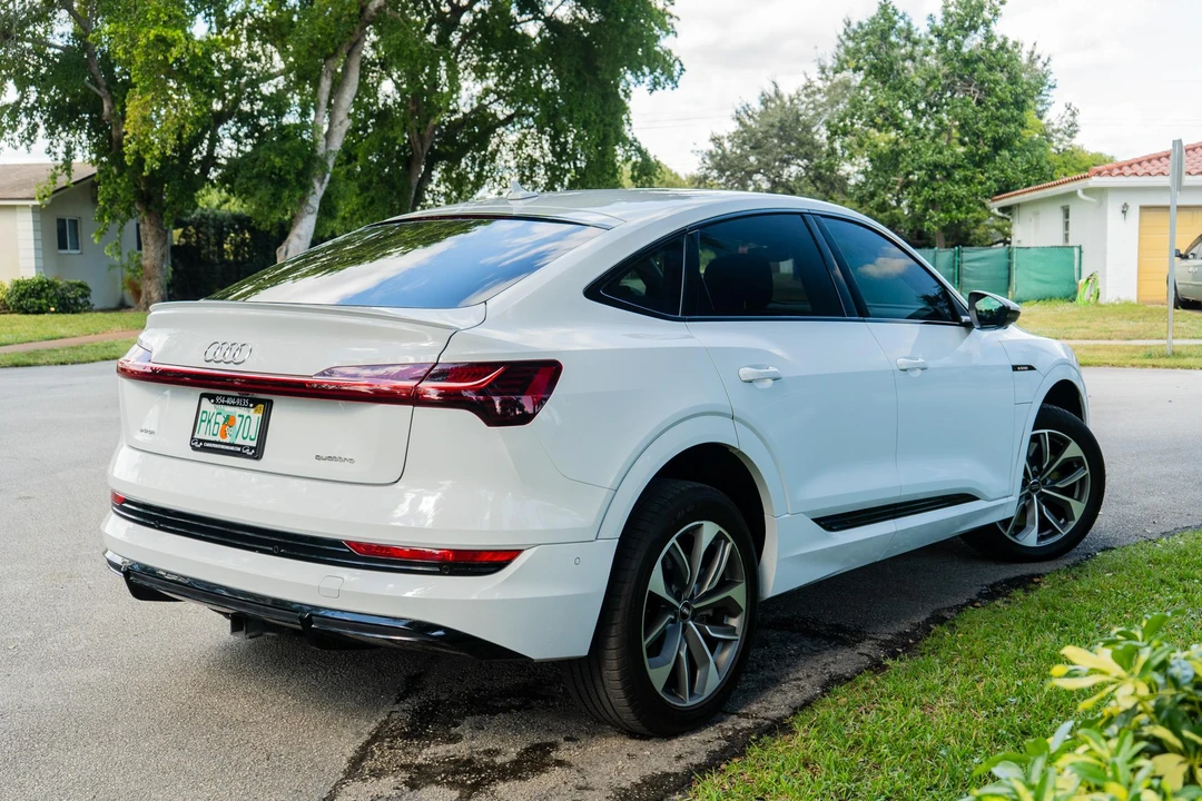2021 Audi e-tron - Image 9 of 31