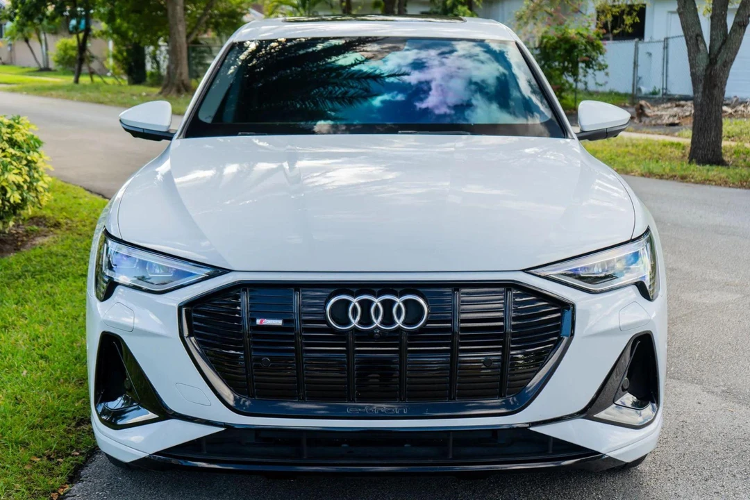 2021 Audi e-tron - Image 2 of 31