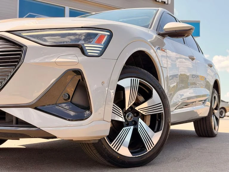 2021 Audi e-tron - Image 2 of 20