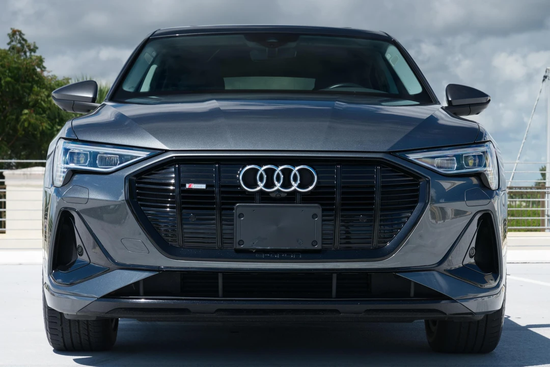 2021 Audi e-tron - Image 2 of 31
