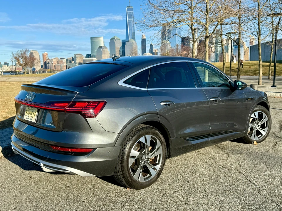 2021 Audi e-tron GT - Image 12 of 31