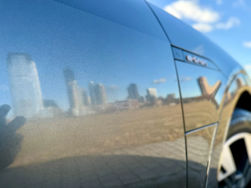 2021 Audi e-tron GT - Image 17 of 31