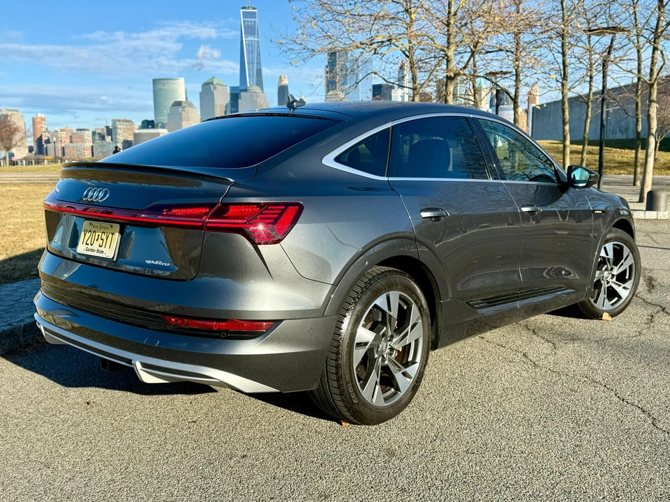 2021 Audi e-tron GT - Image 11 of 31