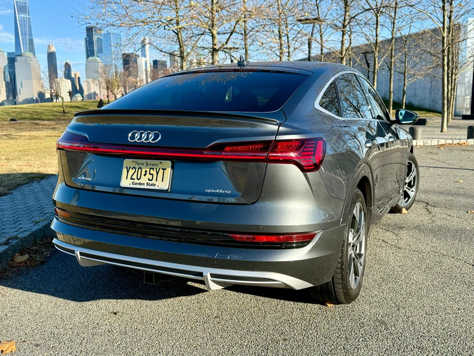 2021 Audi e-tron GT - Image 10 of 31