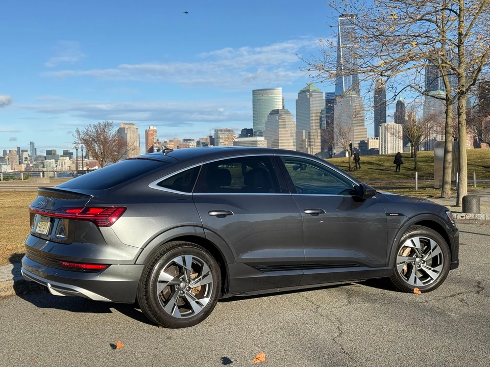 2021 Audi e-tron GT - Image 13 of 31