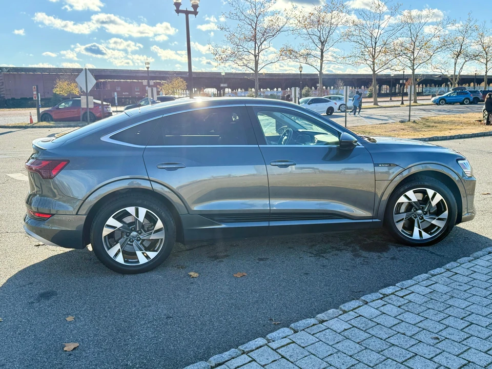 2021 Audi e-tron GT - Image 14 of 31