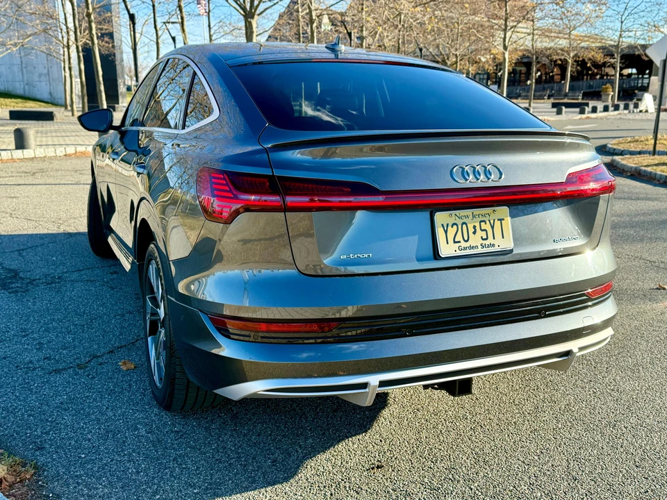 2021 Audi e-tron GT - Image 9 of 31