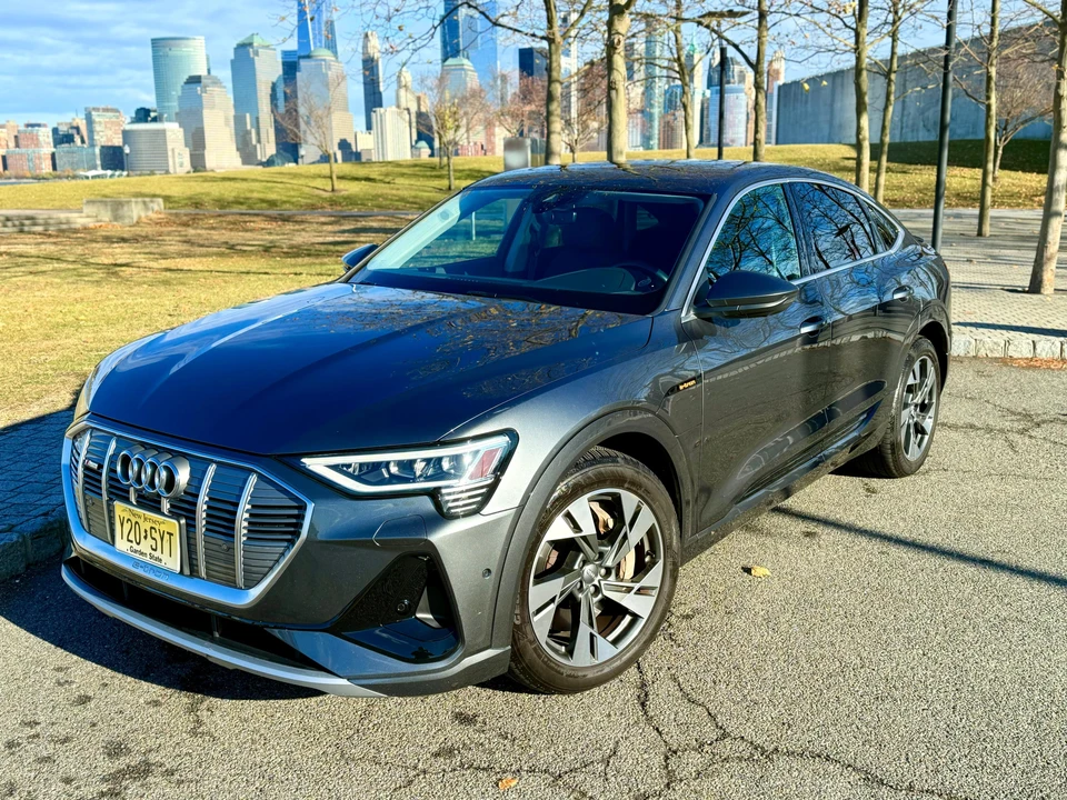 2021 Audi e-tron GT - Image 7 of 31