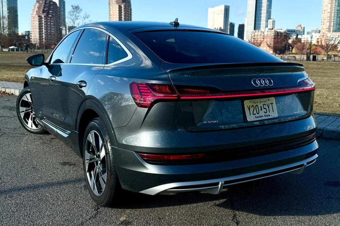 2021 Audi e-tron GT - Image 4 of 31