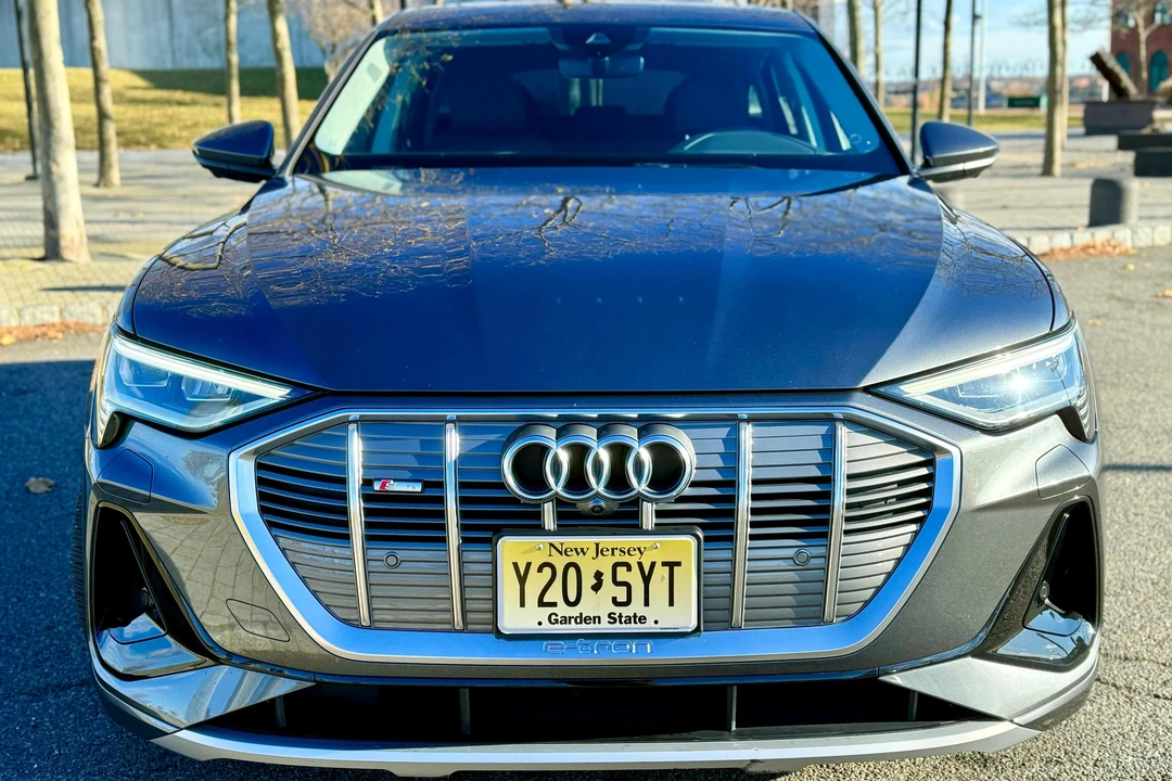 2021 Audi e-tron GT - Image 2 of 31